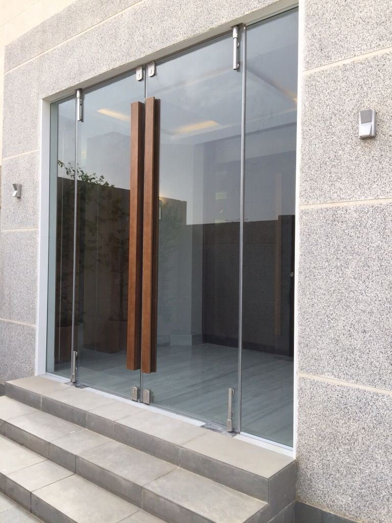 Glass door thumbnail 3